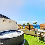Holiday home Brisa Serena - Oceanfront & Jacuzzi
